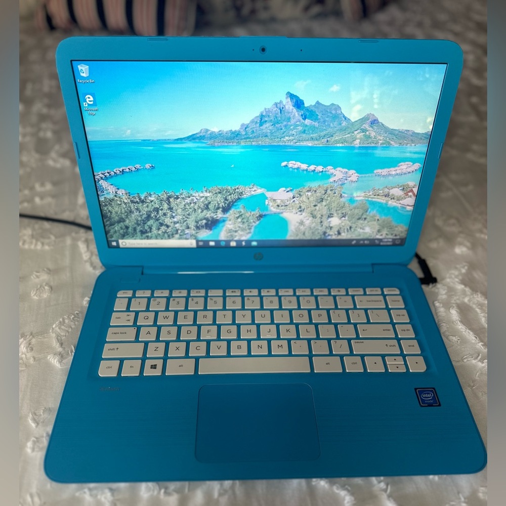 32GB- Sky Blue Stream HP intel Celeron laptop.